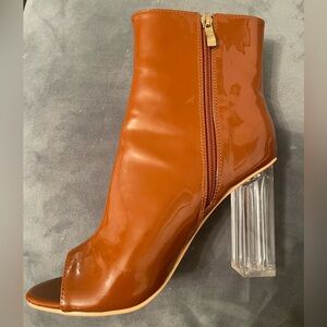 Size 9 YOKI Juliana patent leather caramel brown booties..open toe…clear heel